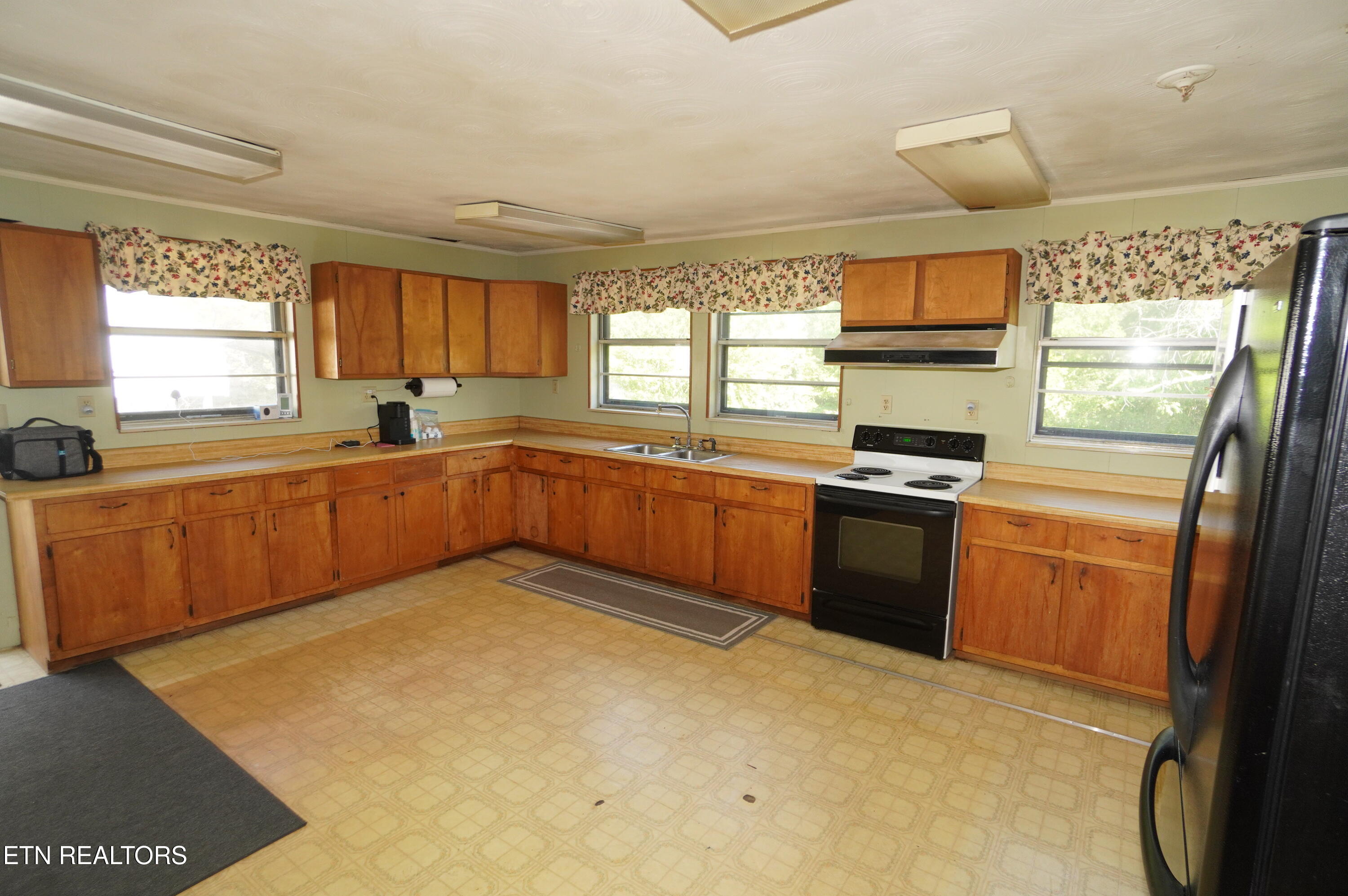 680 Hale Brook Road Newport, TN 37821 - Photo 5 of 38 updated 5-4-26 (17)