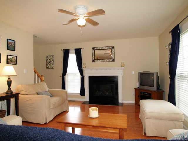 2904 Englefield Drive Raleigh, NC 27615 - Photo 3 of 10 Family Room