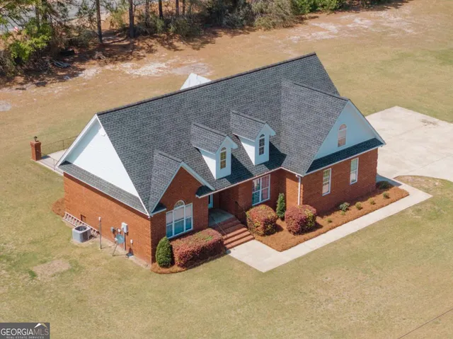 a front view of house with yard