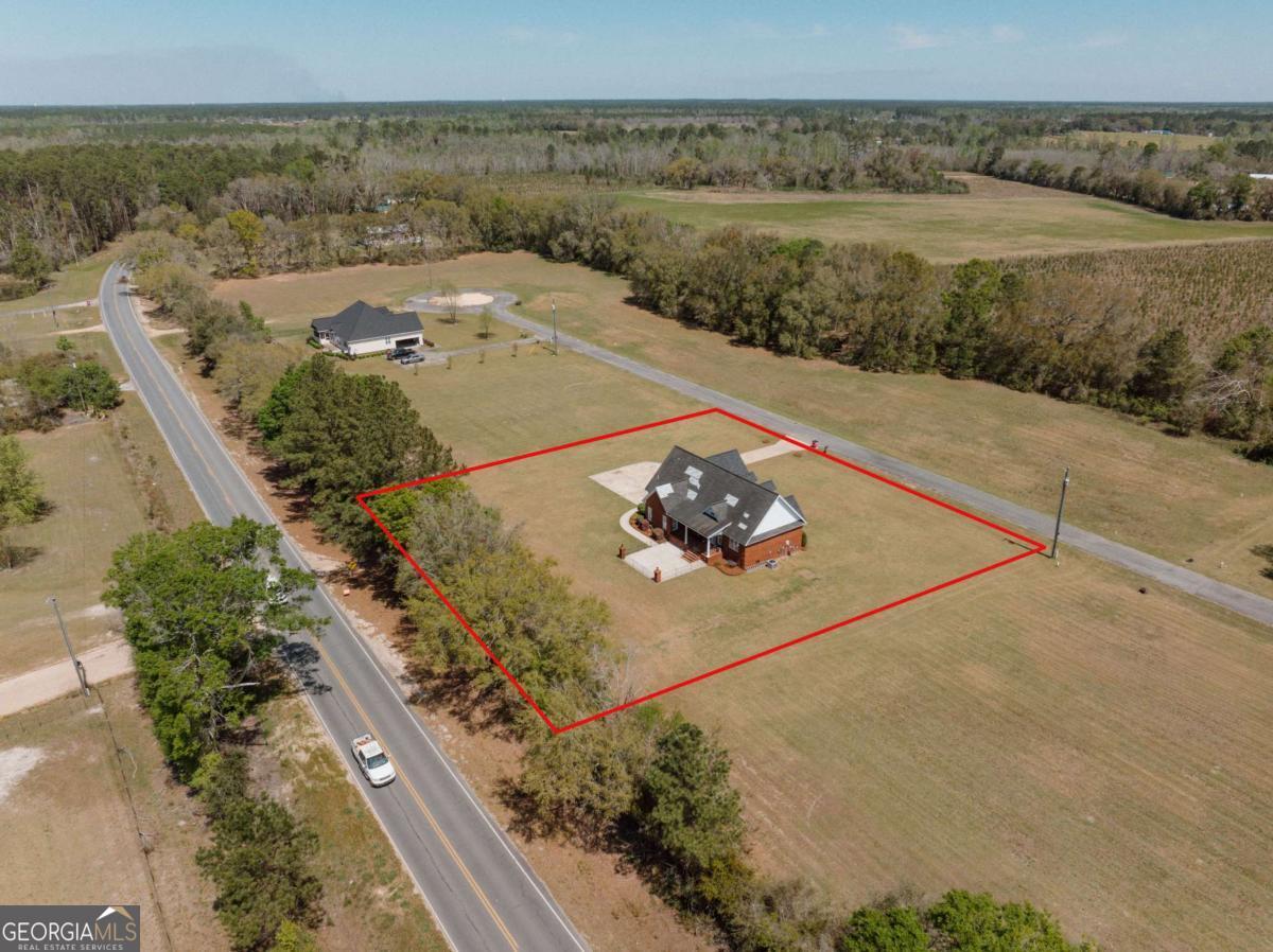 83 Gabriel Lane Baxley, GA 31513 - Photo 6 of 25 a view of a outdoor space