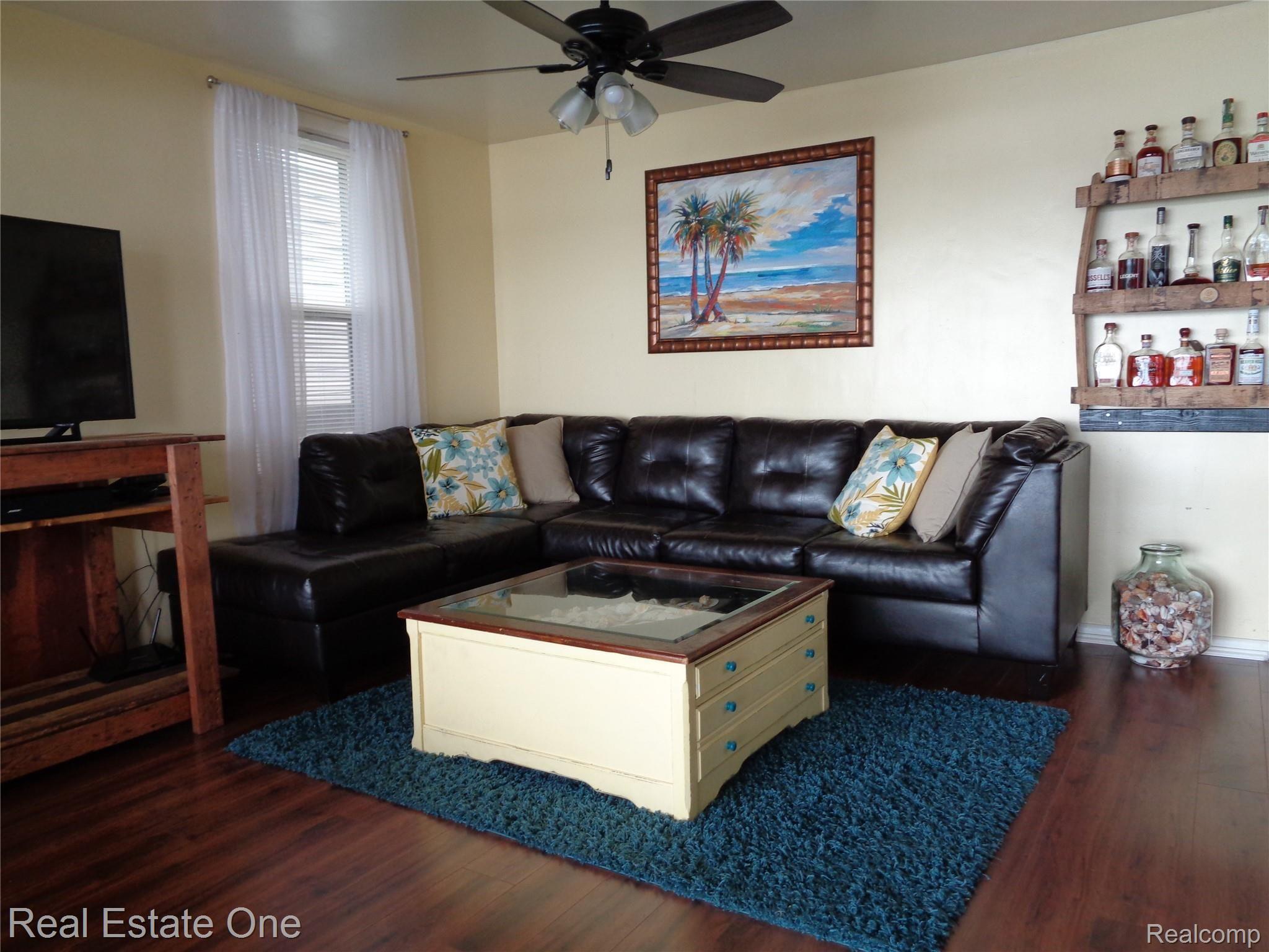 3865 Hunt Road Lapeer, MI 48446 - Photo 17 of 53 Great room/family space on main level