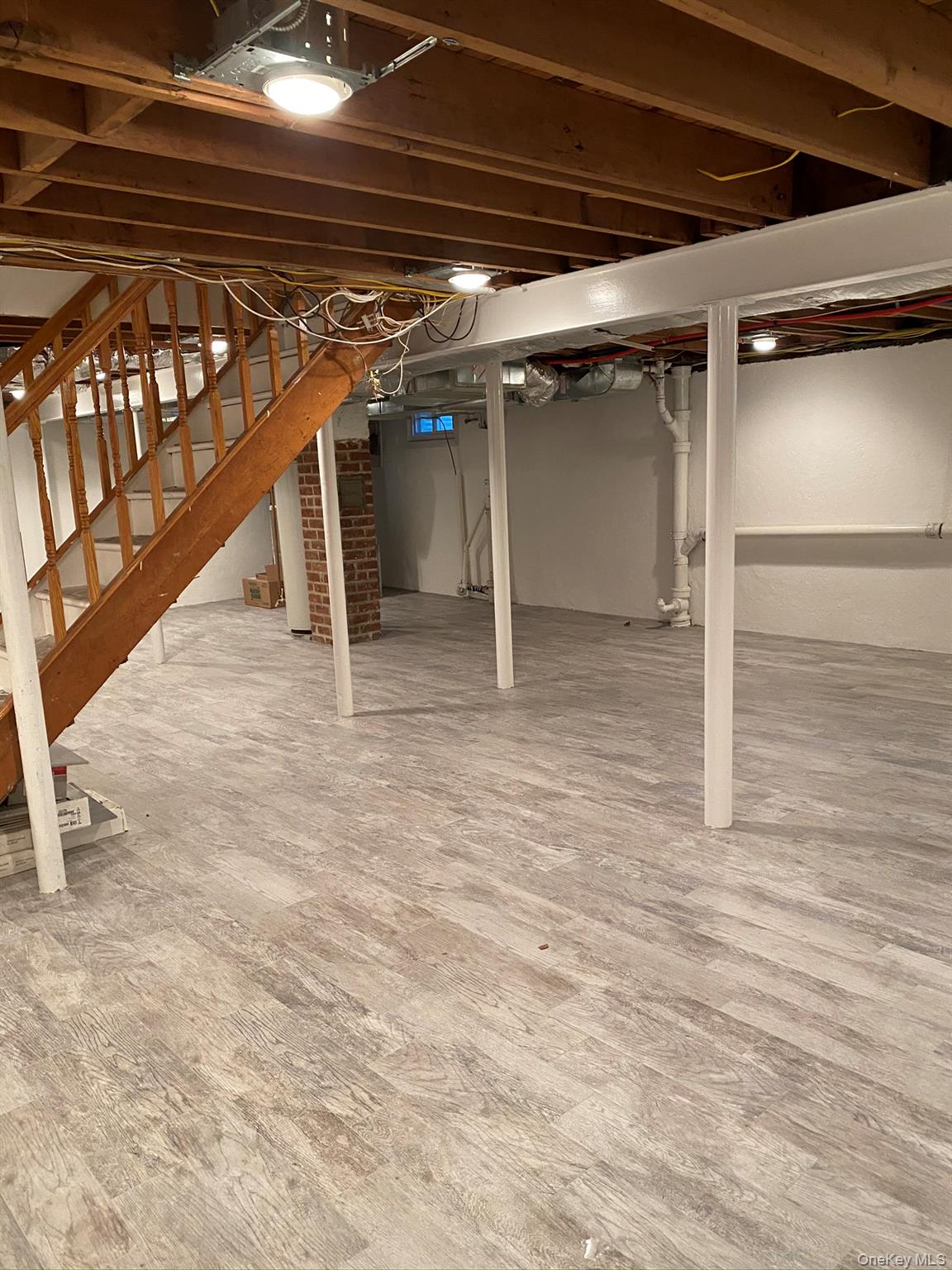 25 Woodhollow Road Albertson, NY 11507 - Photo 9 of 15 a view of an empty room