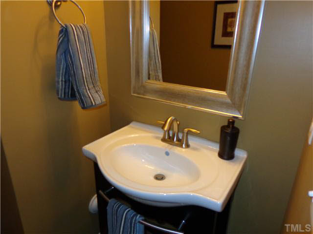 1537 Rodessa Run Raleigh, NC 27607 - Photo 13 of 25