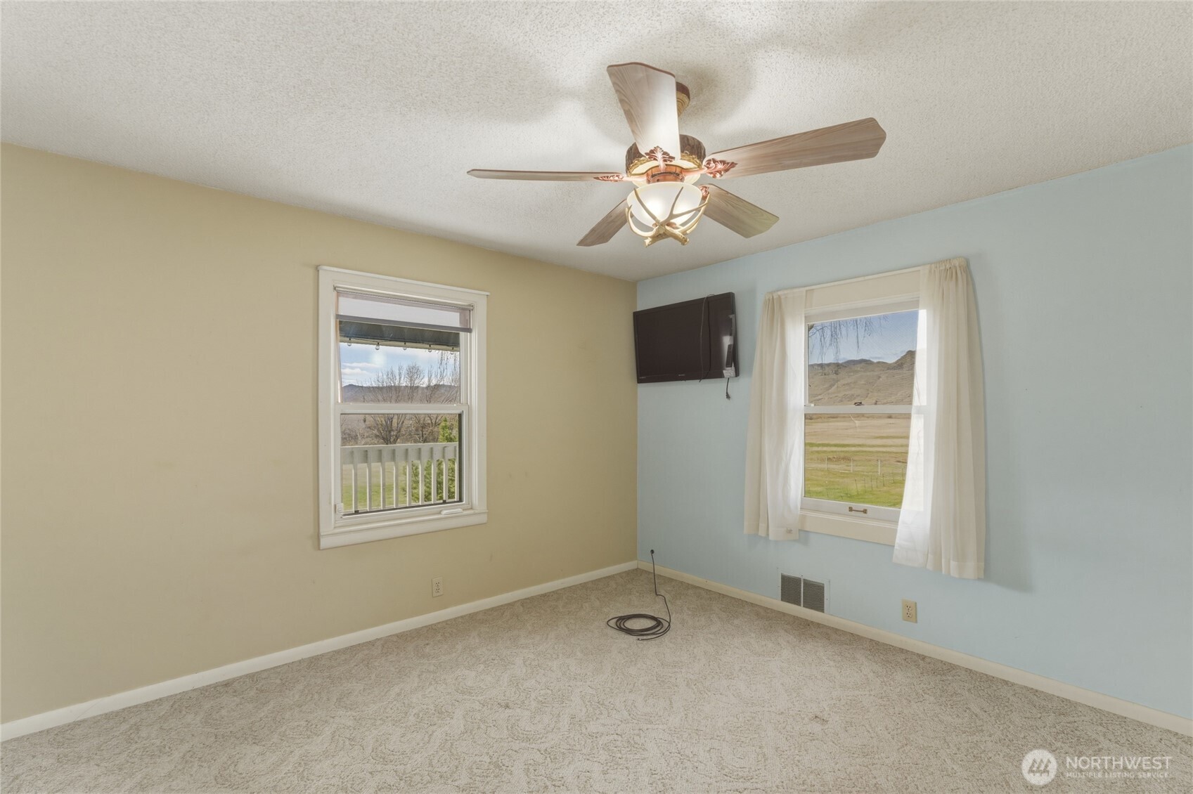 5 Alaska Street Malott, WA 98829 - Photo 20 of 38 a view of an empty room with a window