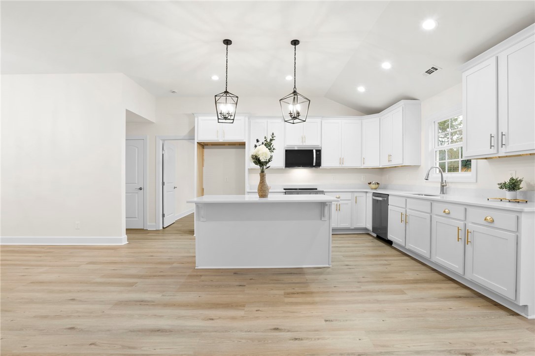 1005 Cove Circle Anderson, SC 29626 - Photo 12 of 48