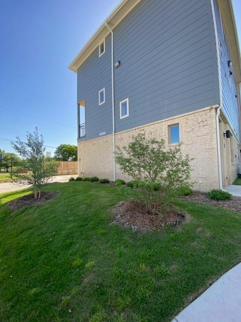 3230 Elihu Street, Unit 2 Dallas, TX 75210 - Photo 18 of 20 a view of a back yard of the house