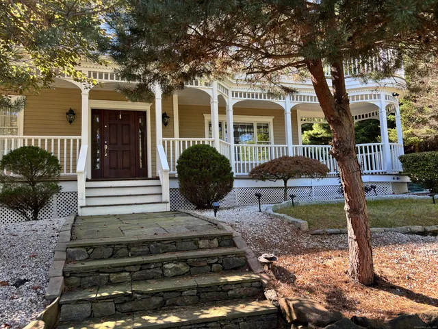 $629,000 | 28 Gaylord Glen, Waterbury, CT 06708