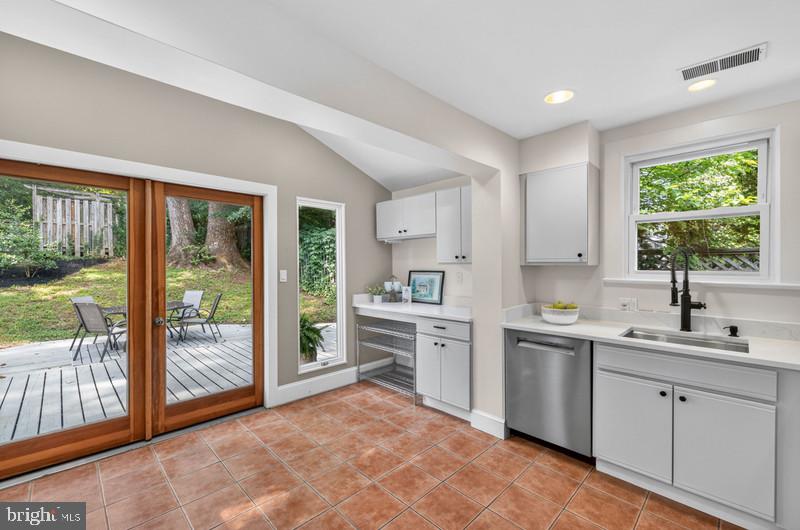 5312 Tuscarawas Road Bethesda, MD 20816 - Photo 11 of 40
