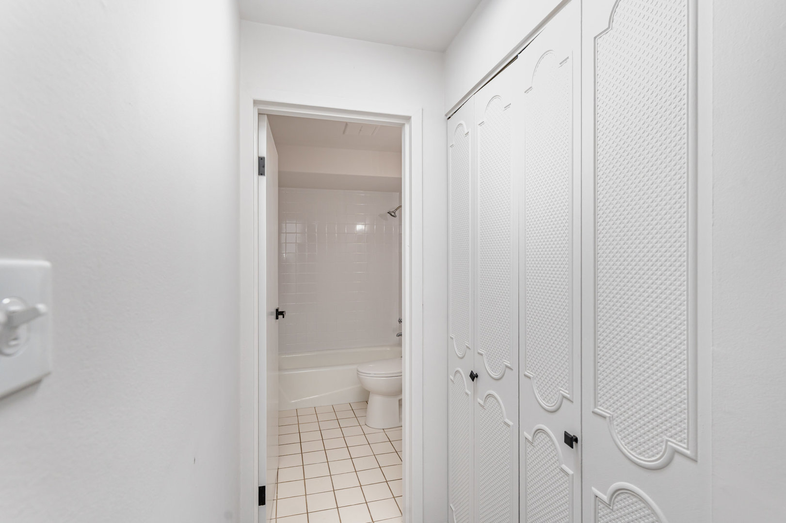 9724 Karlov Avenue, Unit 103 Oak Lawn, IL 60453 - Photo 13 of 16