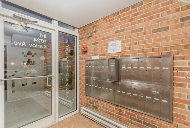 $124,900 | 9724 Karlov Avenue, Unit 103, Oak Lawn, IL 60453
