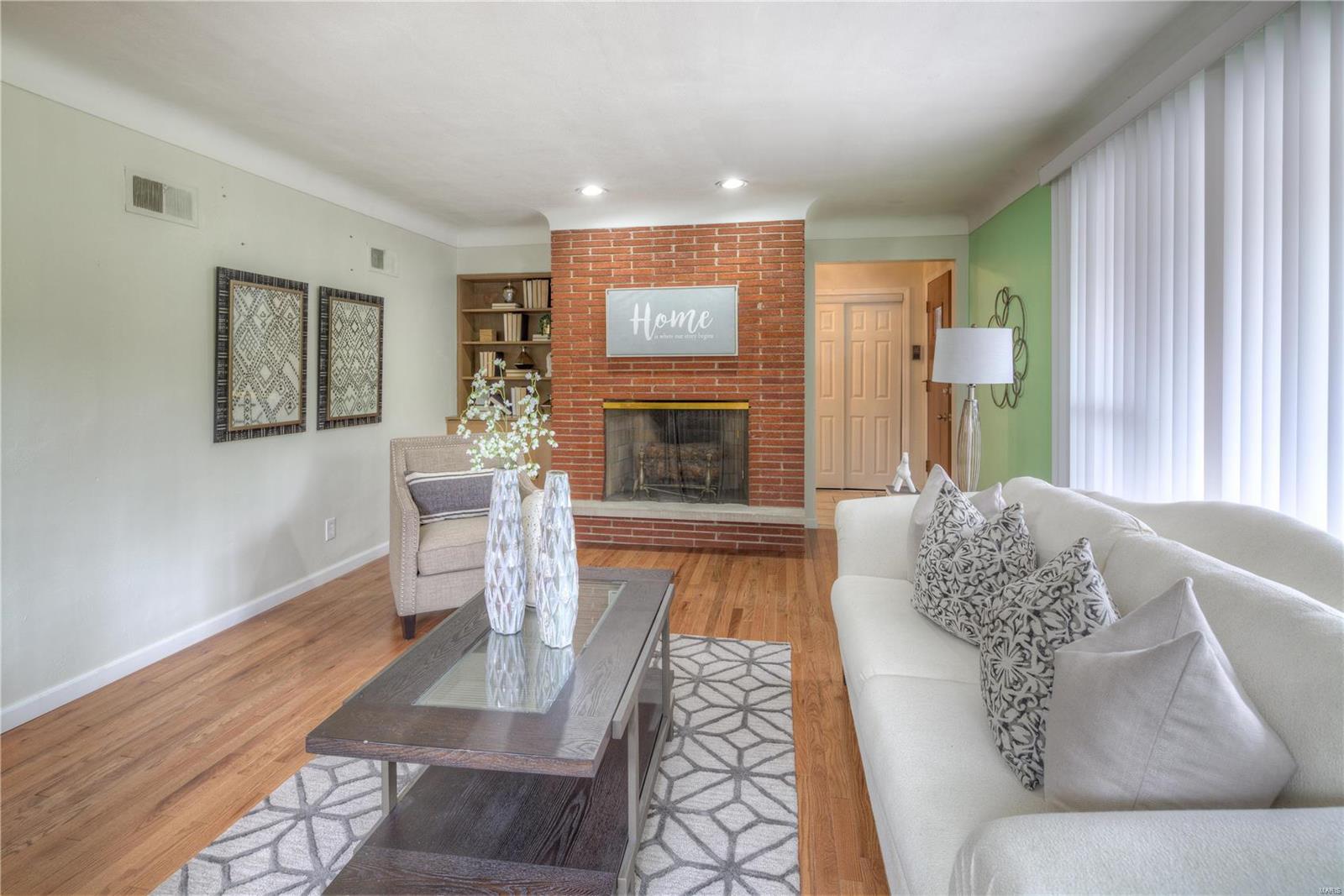 312 South Spoede Road St. Louis, MO 63141 - Photo 3 of 30 Gallery Image 3