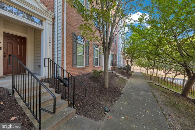 $457,900 | 2595 Eastbourne Drive, Woodbridge, VA 22191