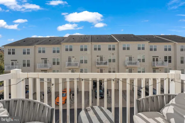 $457,900 | 2595 Eastbourne Drive, Woodbridge, VA 22191