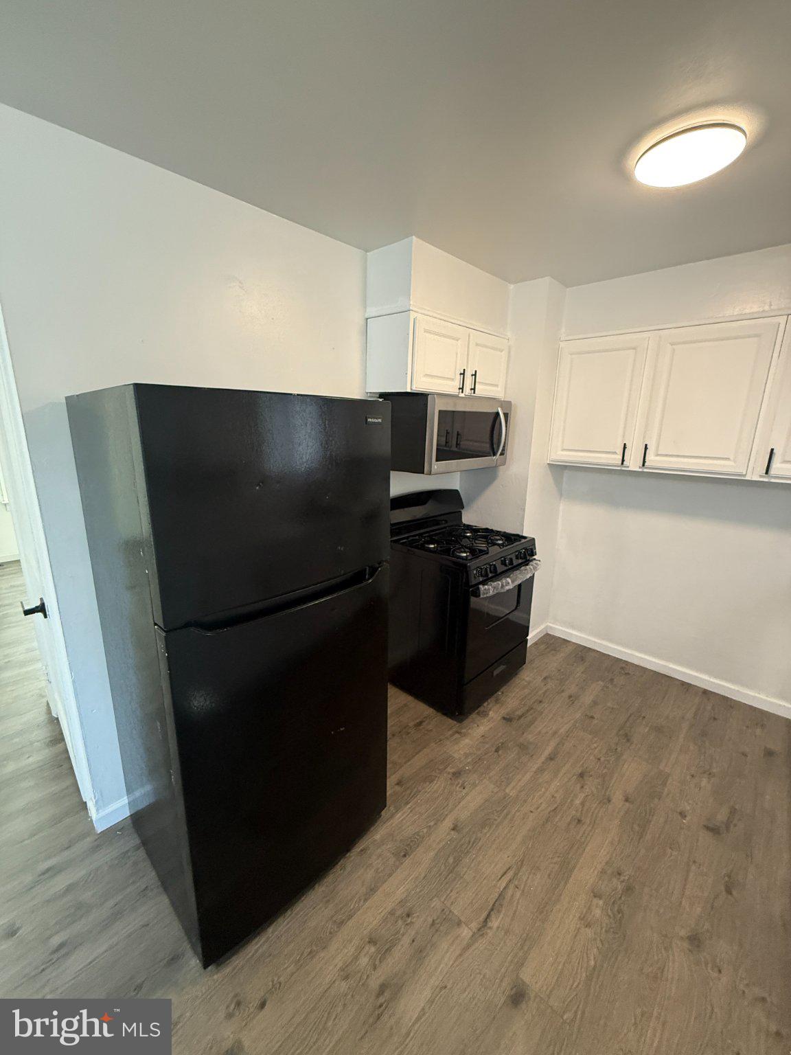 329 David Hall Road Dover, DE 19904 - Photo 6 of 14 Sleek kitchen with modern appliances.