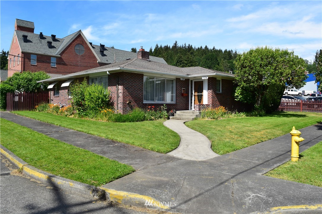 124 Southwest Alfred Street Chehalis, WA 98532 - Photo 2 of 21 Gallery Image 2
