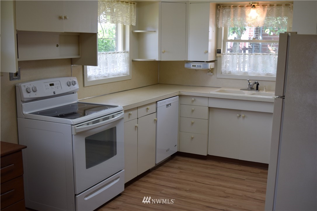 124 Southwest Alfred Street Chehalis, WA 98532 - Photo 3 of 21 Gallery Image 3