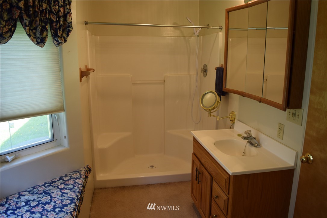 124 Southwest Alfred Street Chehalis, WA 98532 - Photo 4 of 21 Gallery Image 4