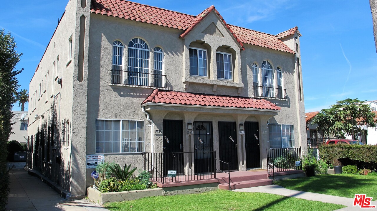 2841 Buckingham Road Los Angeles, CA 90016 - Photo 2 of 16 Gallery Image 2