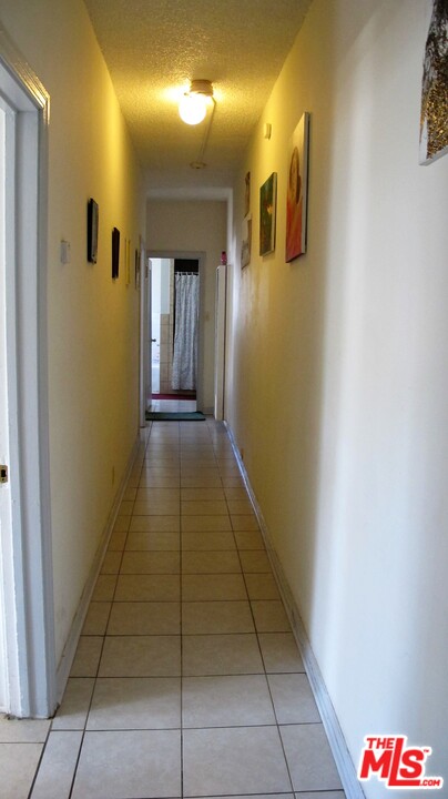 2841 Buckingham Road Los Angeles, CA 90016 - Photo 11 of 16 Gallery Image 11