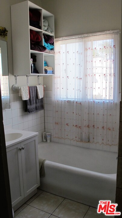 2841 Buckingham Road Los Angeles, CA 90016 - Photo 12 of 16 Gallery Image 12