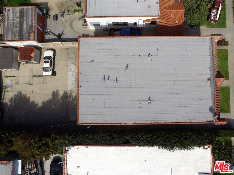 2841 Buckingham Road Los Angeles, CA 90016 - Photo 3 of 16 Gallery Image 3