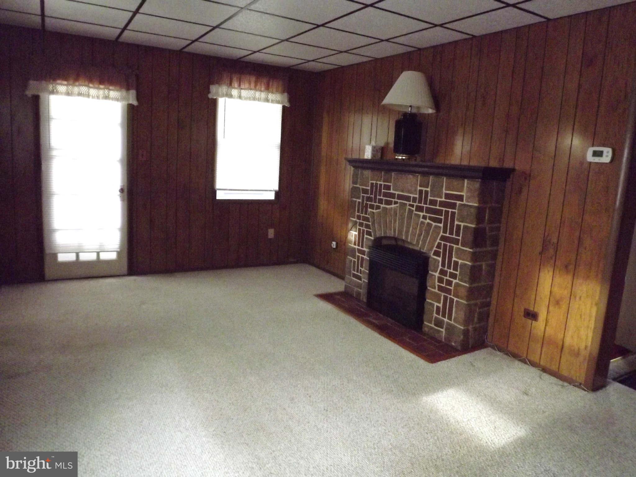 91 Delmar Circle Baltimore, MD 21222 - Photo 2 of 30 Living Room