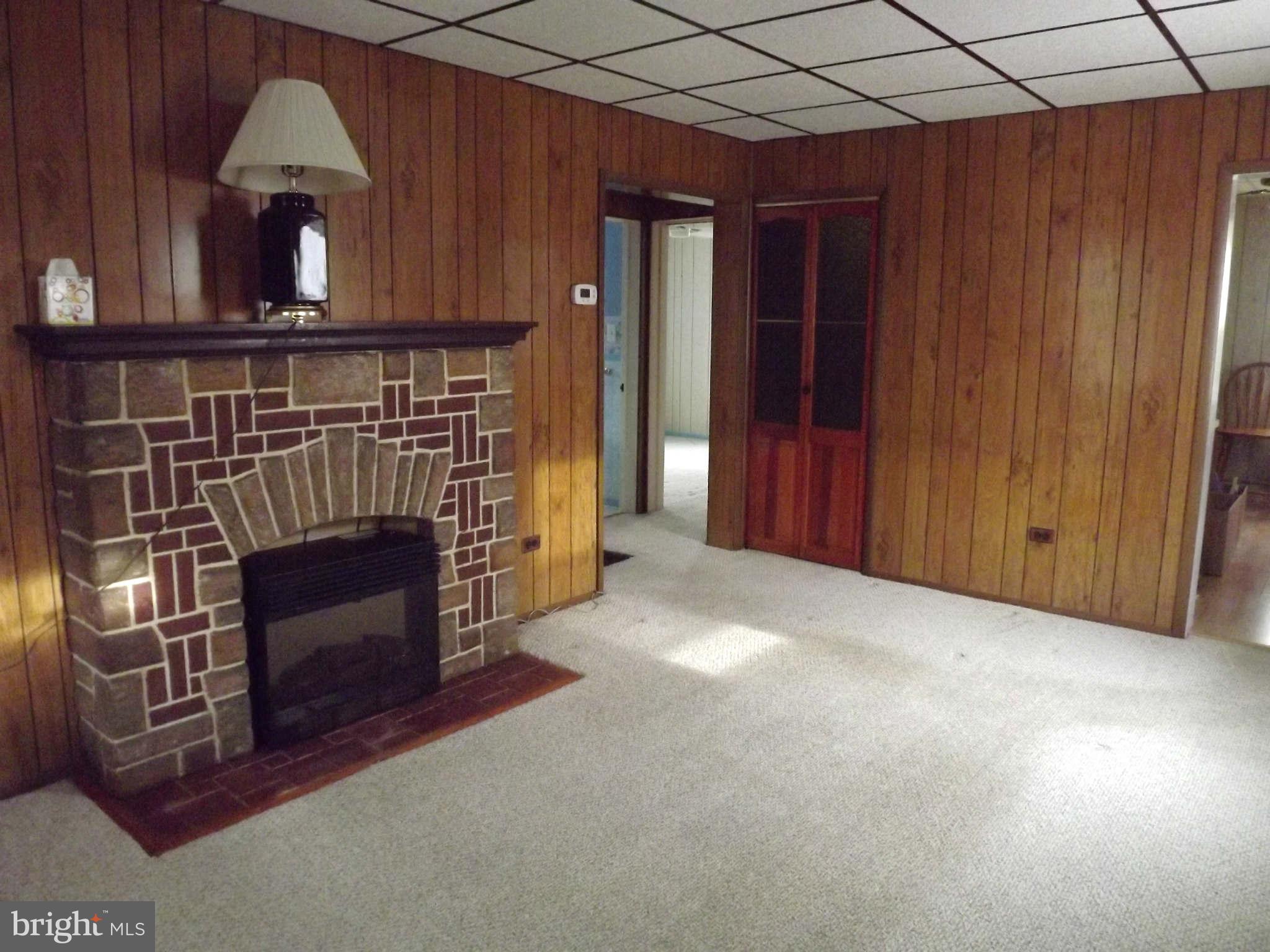 91 Delmar Circle Baltimore, MD 21222 - Photo 3 of 30 Living Room