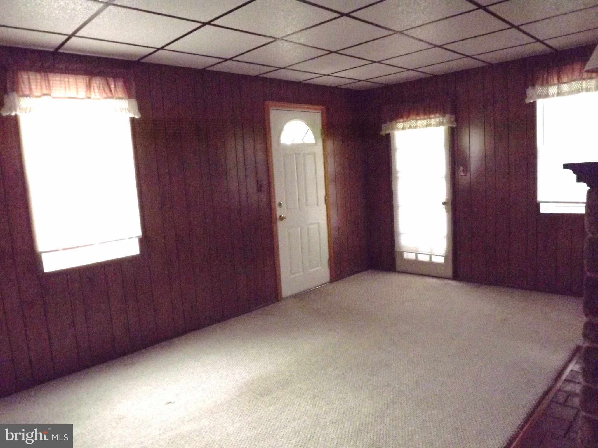 91 Delmar Circle Baltimore, MD 21222 - Photo 4 of 30 Living Room