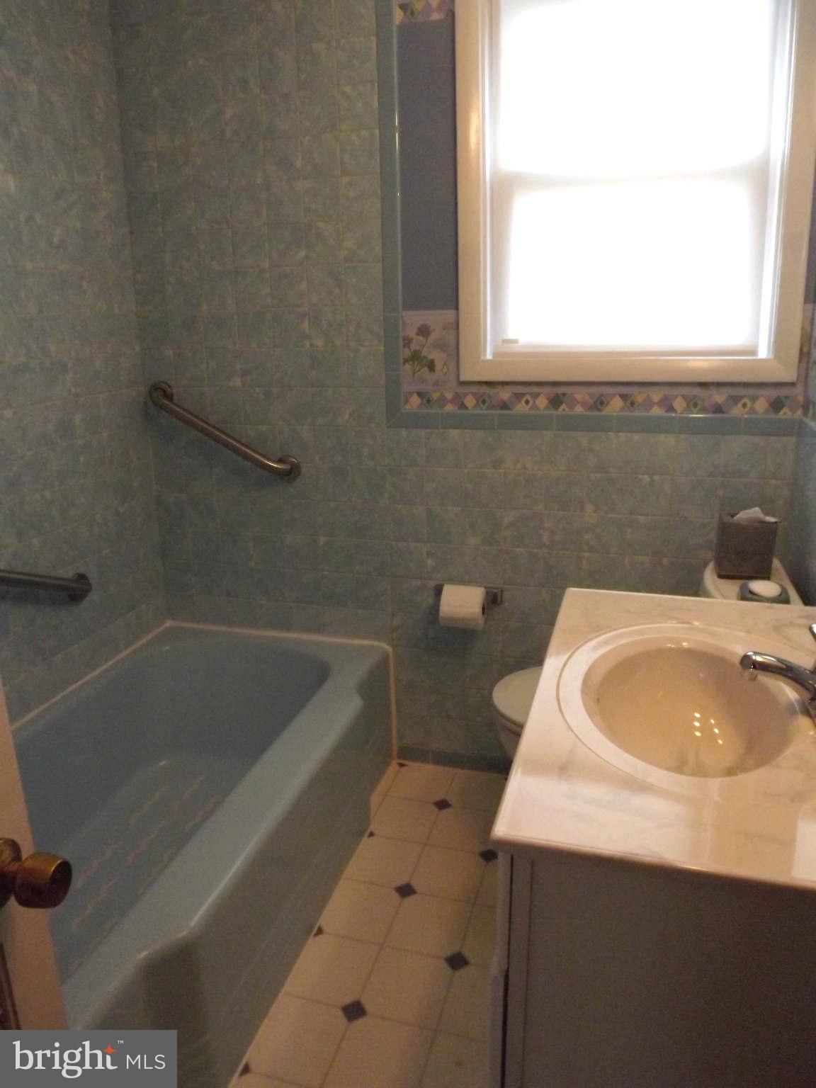 91 Delmar Circle Baltimore, MD 21222 - Photo 7 of 30 Bath