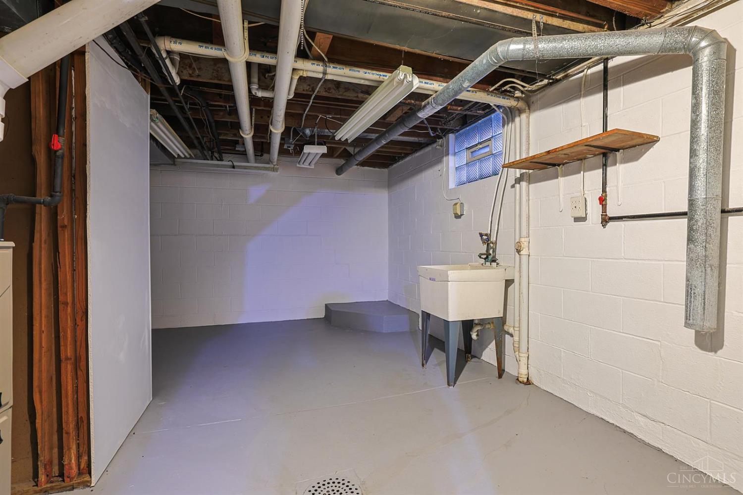8877 Wuest Road Cincinnati, OH 45251 - Photo 39 of 64