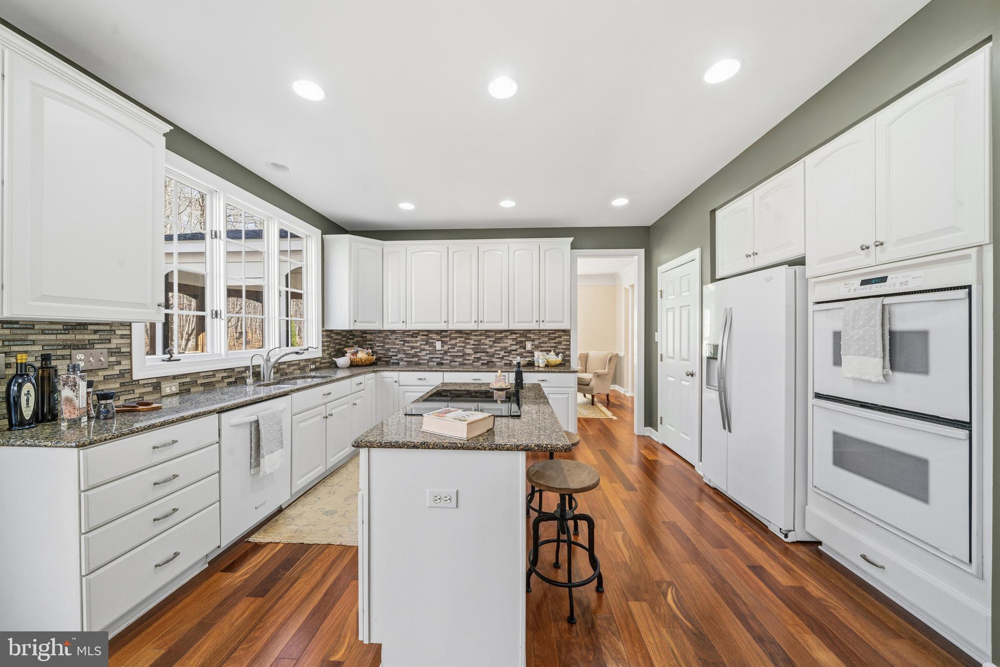 18700 Olney Mill Road Olney, MD 20832 - Photo 19 of 86 Induction range in the center island