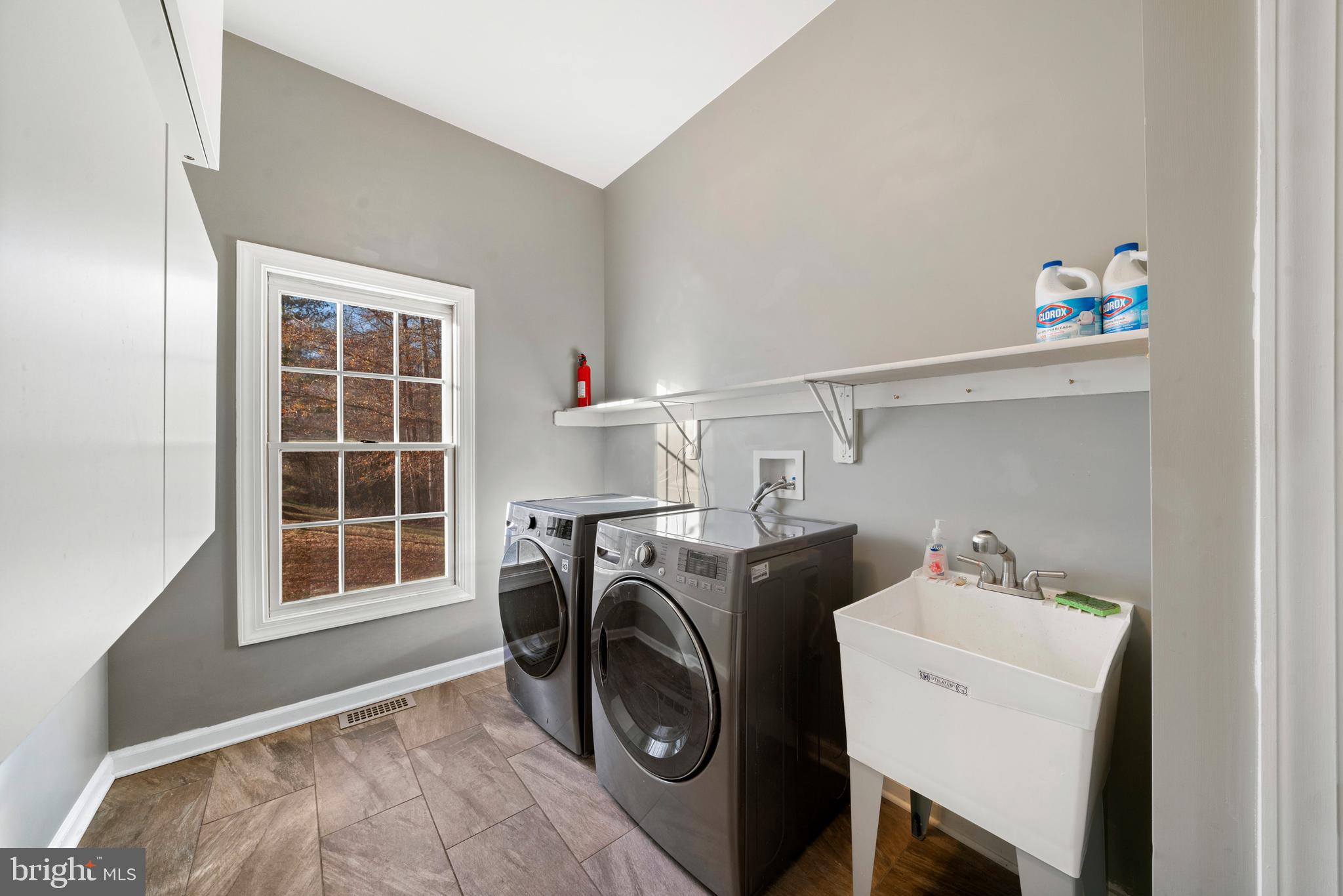18700 Olney Mill Road Olney, MD 20832 - Photo 39 of 86 a utility room with dryer and washer