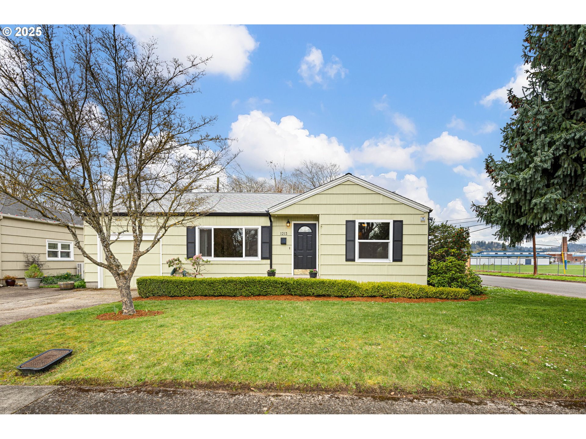 1213 Modoc Street Springfield, OR 97477 - Photo 1 of 40