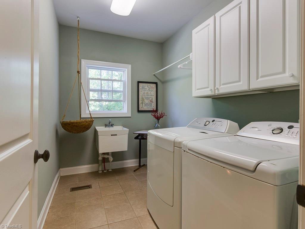 7070 Lanier Road Summerfield, NC 27358 - Photo 18 of 27 Main level Mud Room