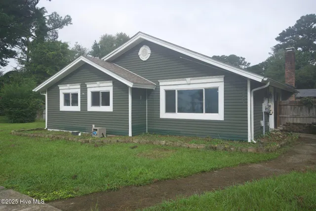 $1,600 | 200 North Willow Lane, Jacksonville, NC 28546