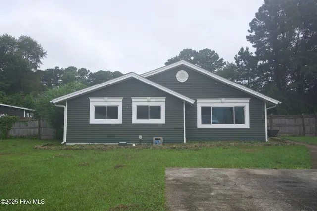 $1,600 | 200 North Willow Lane, Jacksonville, NC 28546