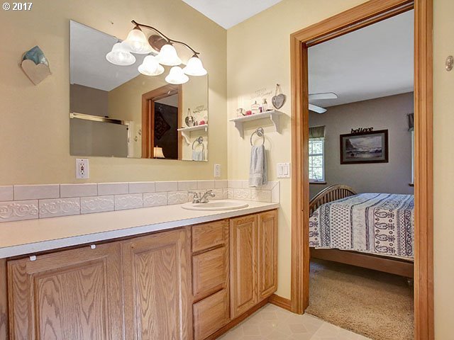 36078 Southeast Lusted Road Boring, OR 97009 - Photo 11 of 27