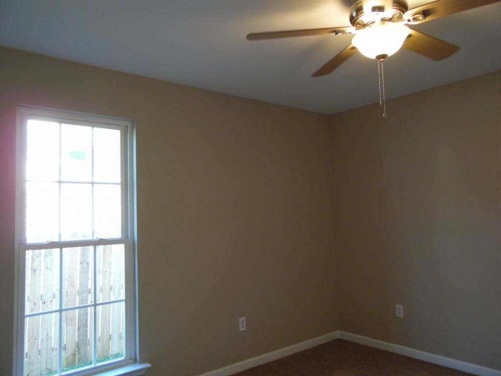 2216 Sherwood Road Kingsport, TN 37664 - Photo 26 of 33 Back Bedroom Main Level