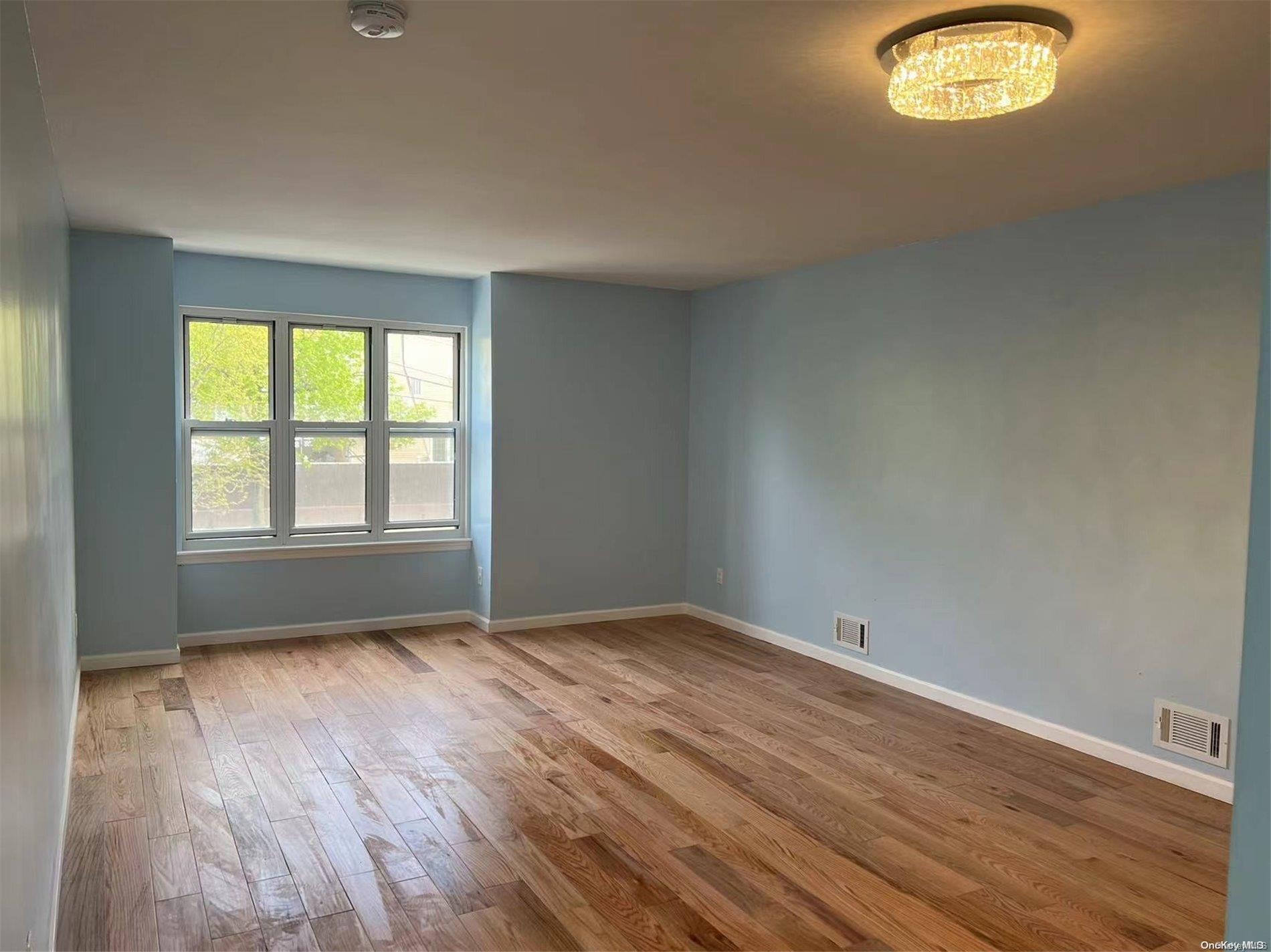 74 Rosedale Avenue Staten Island, NY 10312 - Photo 9 of 28 Gallery Image 9