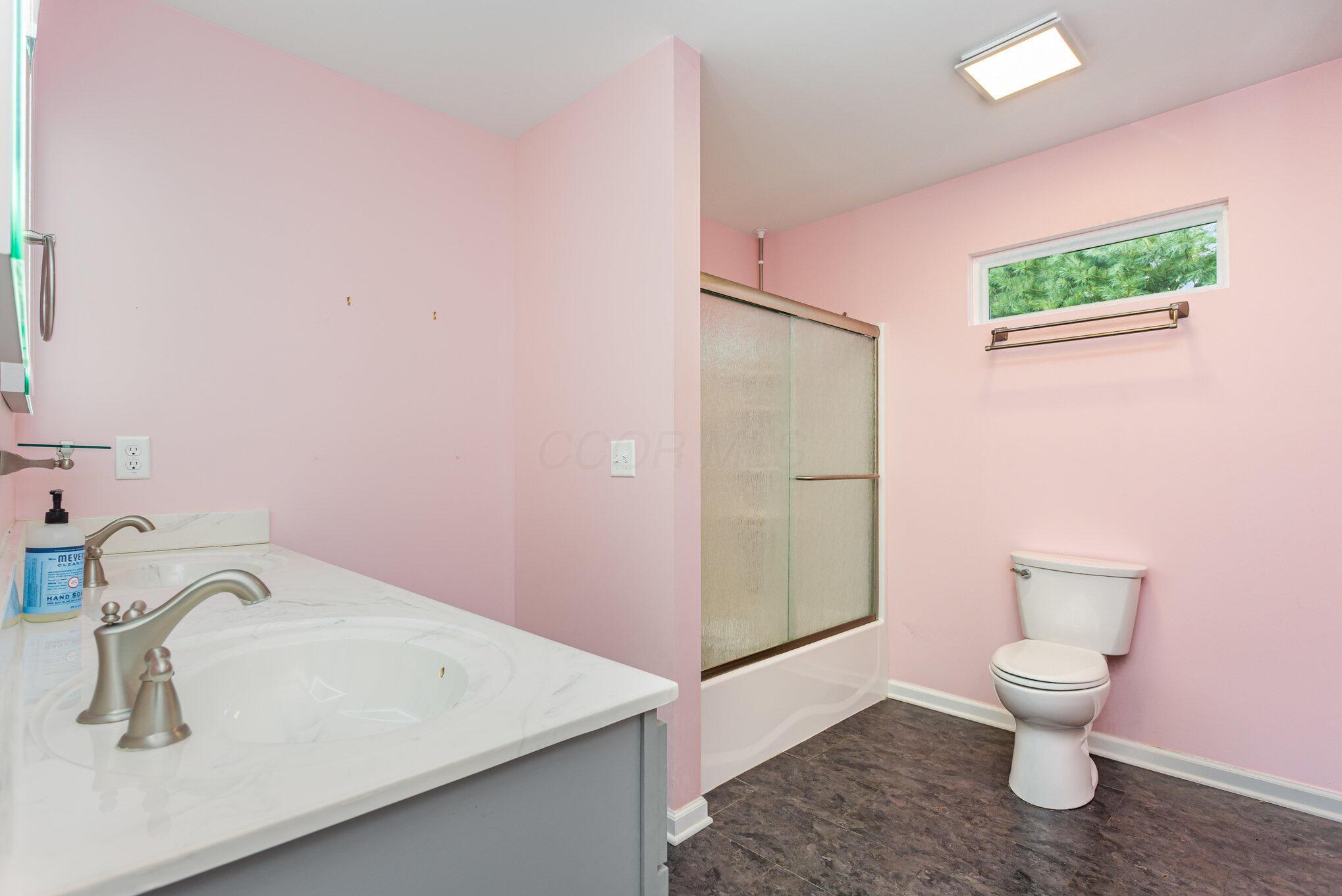 3340 Stringtown Road Northeast Lancaster, OH 43130 - Photo 19 of 27 Primary Bath