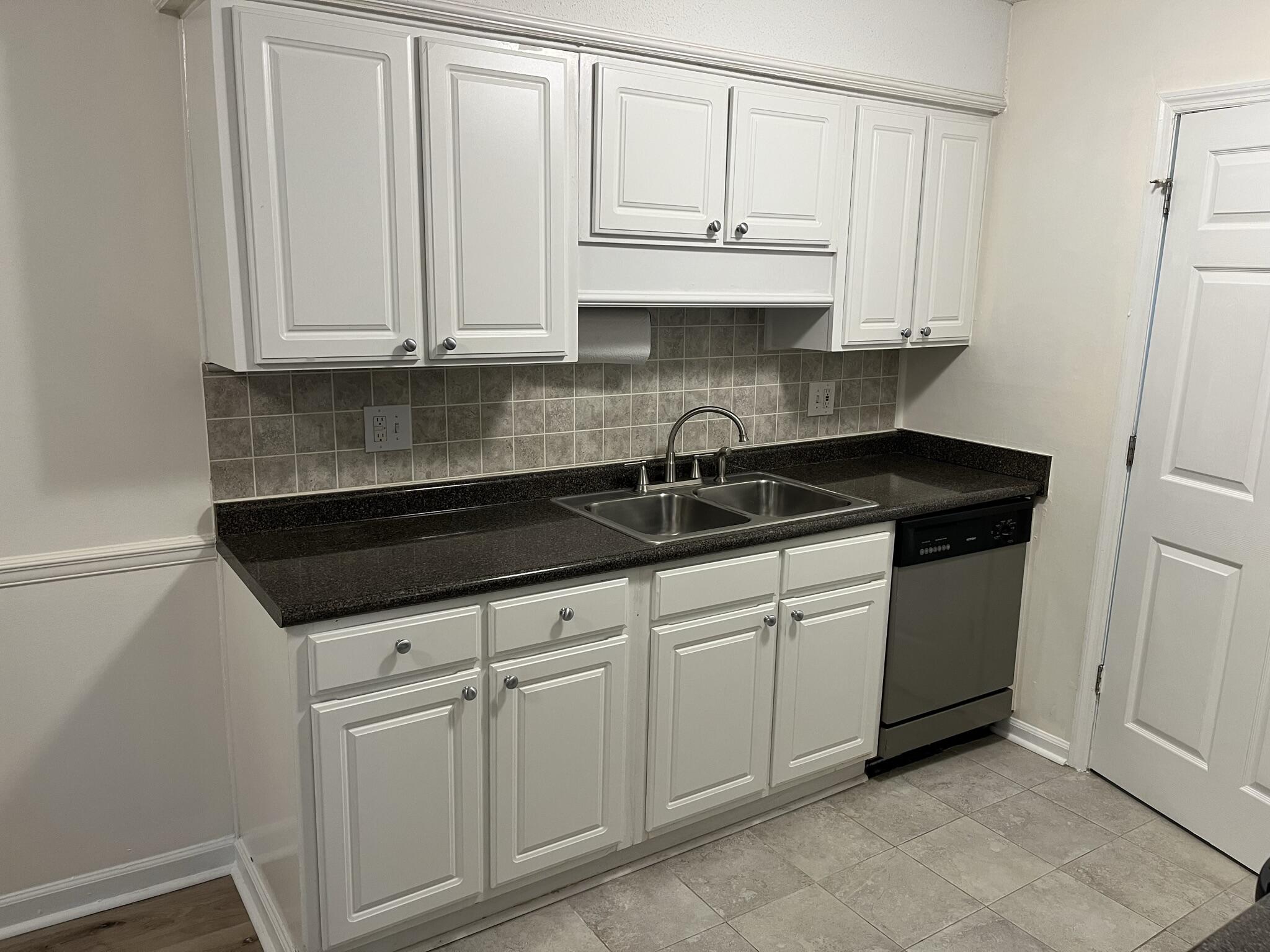 1402 Camp Road, Unit 7C Charleston, SC 29412 - Photo 3 of 22 IMG_0905