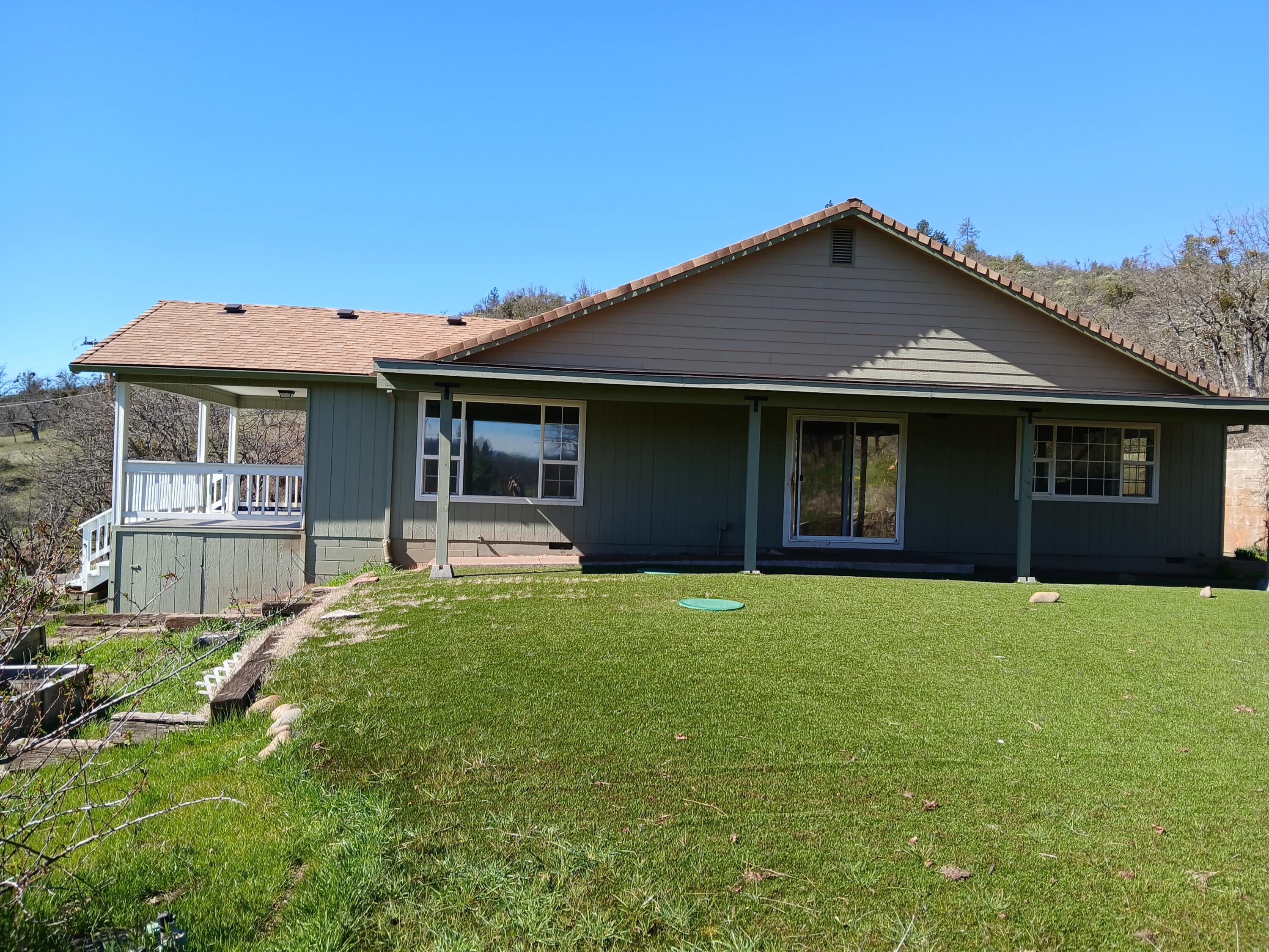 1360 West Linn Road Eagle Point, OR 97524 - Photo 3 of 42