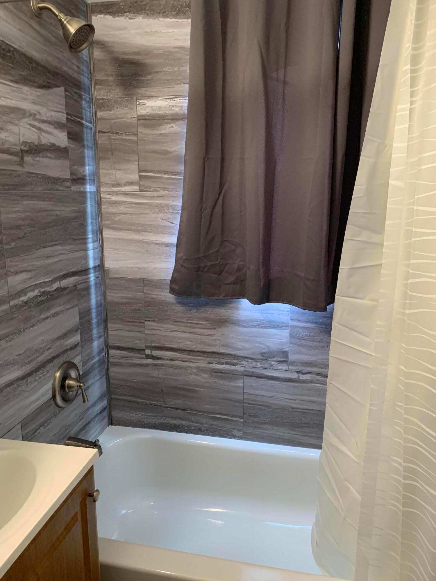 424 Watt Street Circleville, OH 43113 - Photo 23 of 43 Bath Up 1