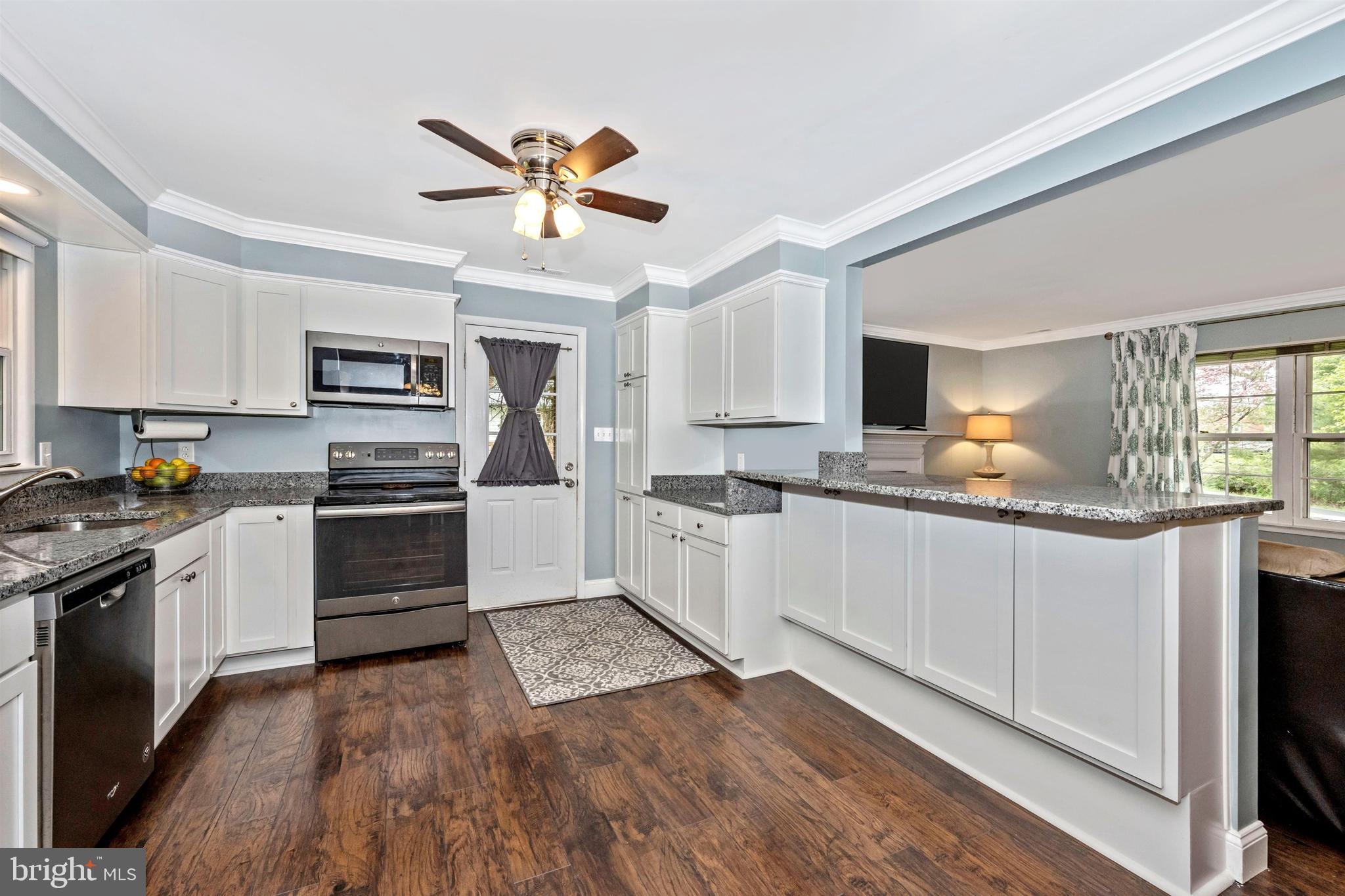 8217 Rocky Springs Road Frederick, MD 21702 - Photo 5 of 30 Stainless steel appliances and granite!