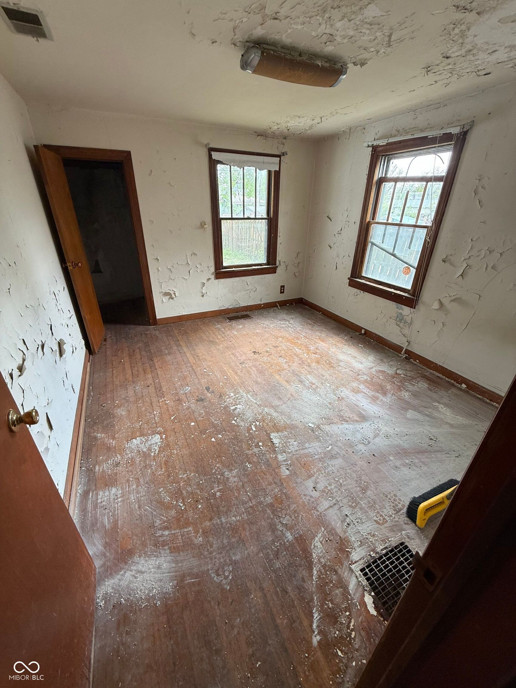 1512 Walton Street Anderson, IN 46016 - Photo 7 of 10
