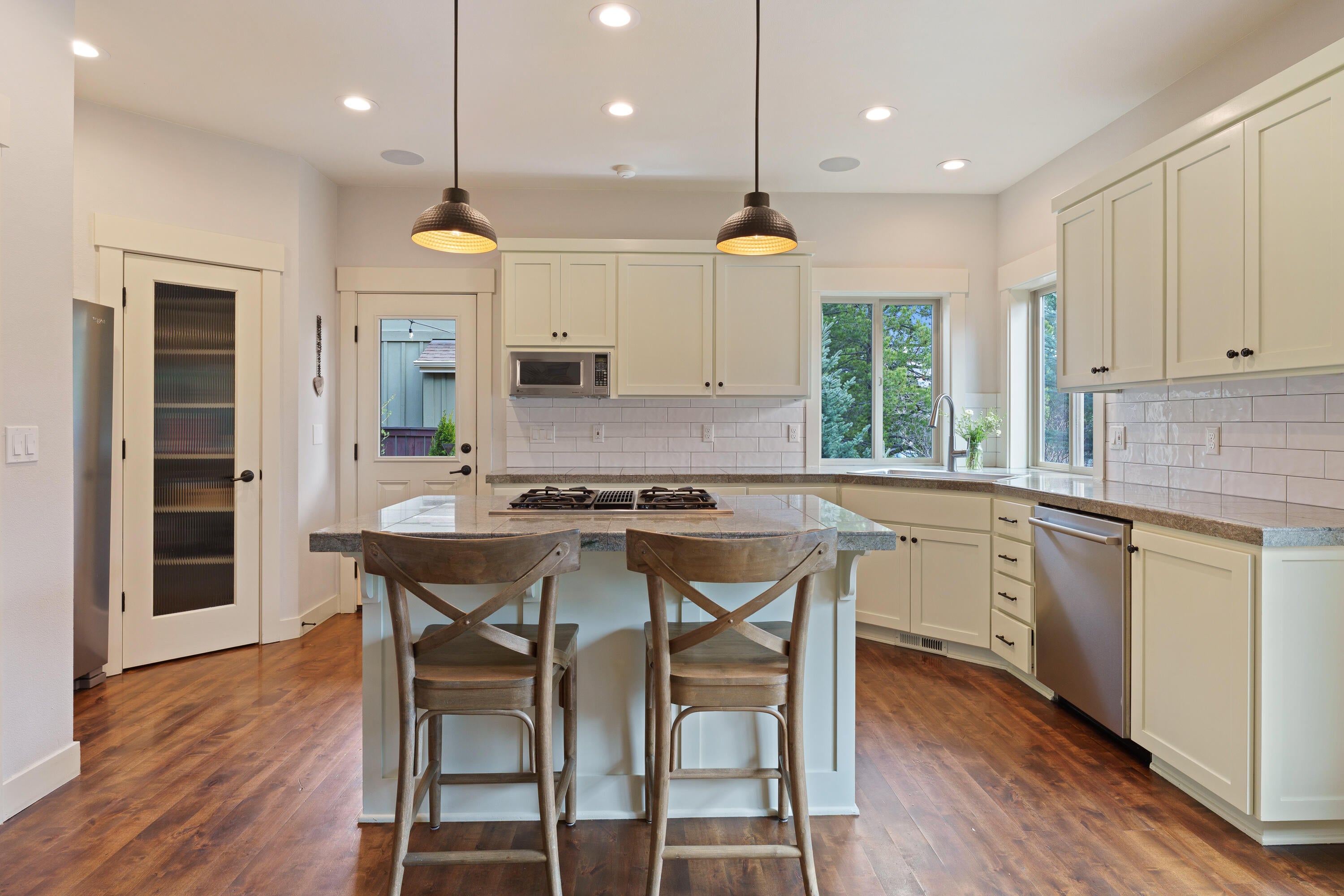 61461 Linton Loop Bend, OR 97702 - Photo 8 of 49 DSC01869