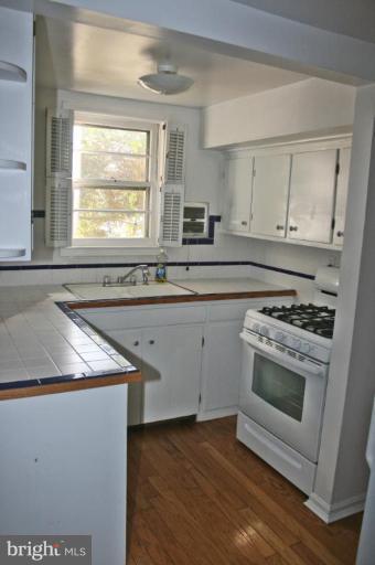 8 Jefferson Place Annapolis, MD 21401 - Photo 7 of 17 Kitchen