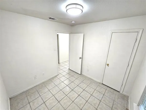 $330,000 | 2837 Avenue J, Fort Worth, TX 76105