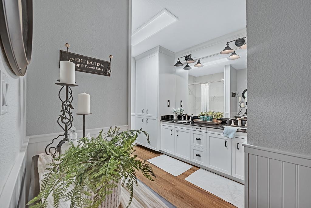 4607 Meadowlark Way Placerville, CA 95667 - Photo 27 of 58 Hall bathroom.
