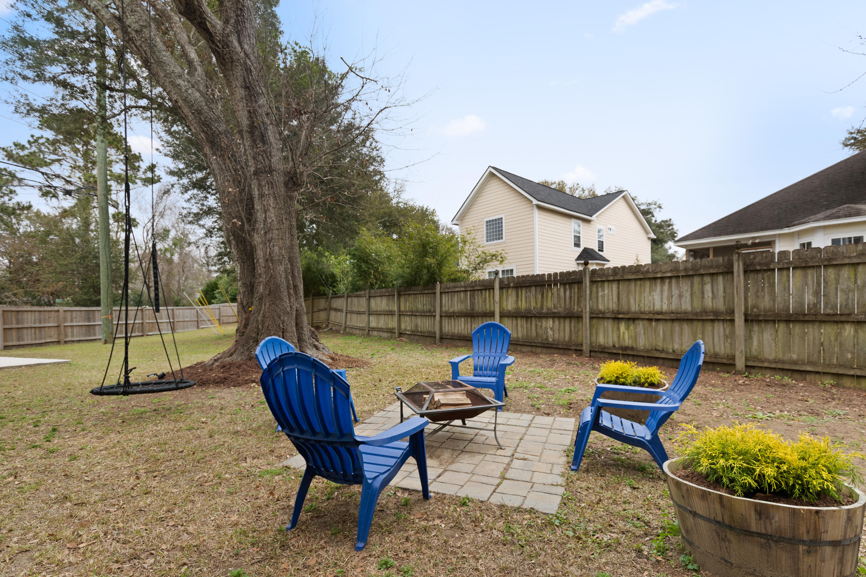 1067 Fort Johnson Road Charleston, SC 29412 - Photo 3 of 34 1067 side